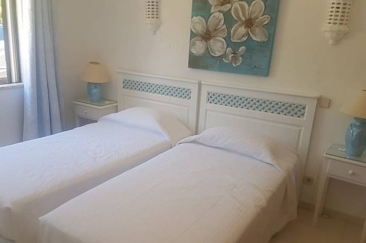 Geräumige Villa mit privatem Pool und Meerblick perfekt für Familien neue Badezimmer in Carvoeiro, Faro Distrikt