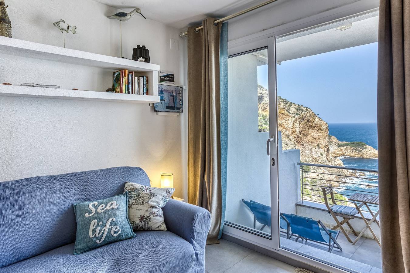 Monolocale intero, Icaros 4, monolocale nel sito più bello di Begur su una scogliera sopra il mare in sa Tuna, Begur