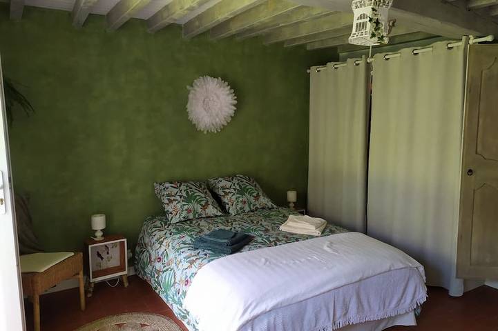 Location de vacances pour 6 personnes, avec jardin à Crux-la-Ville - 2