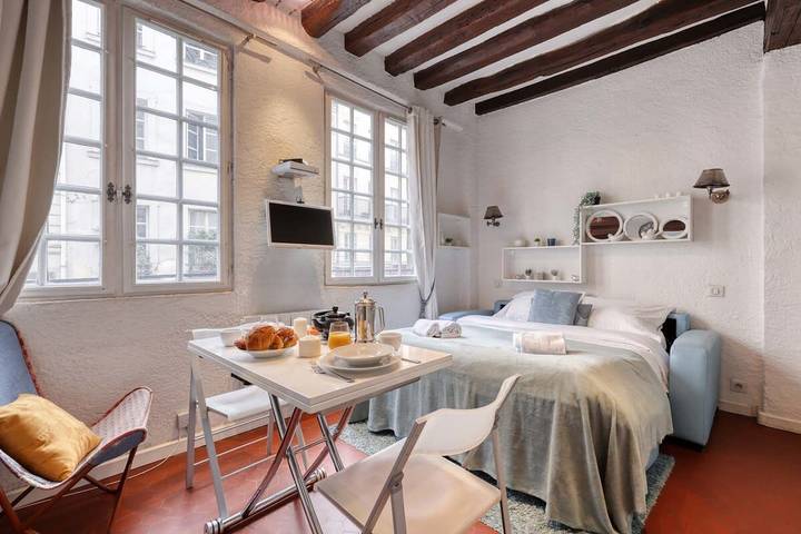 Entire apartment, New & Authentic Studio - The Historical Le Marais in 4th Arrondissement, Paris