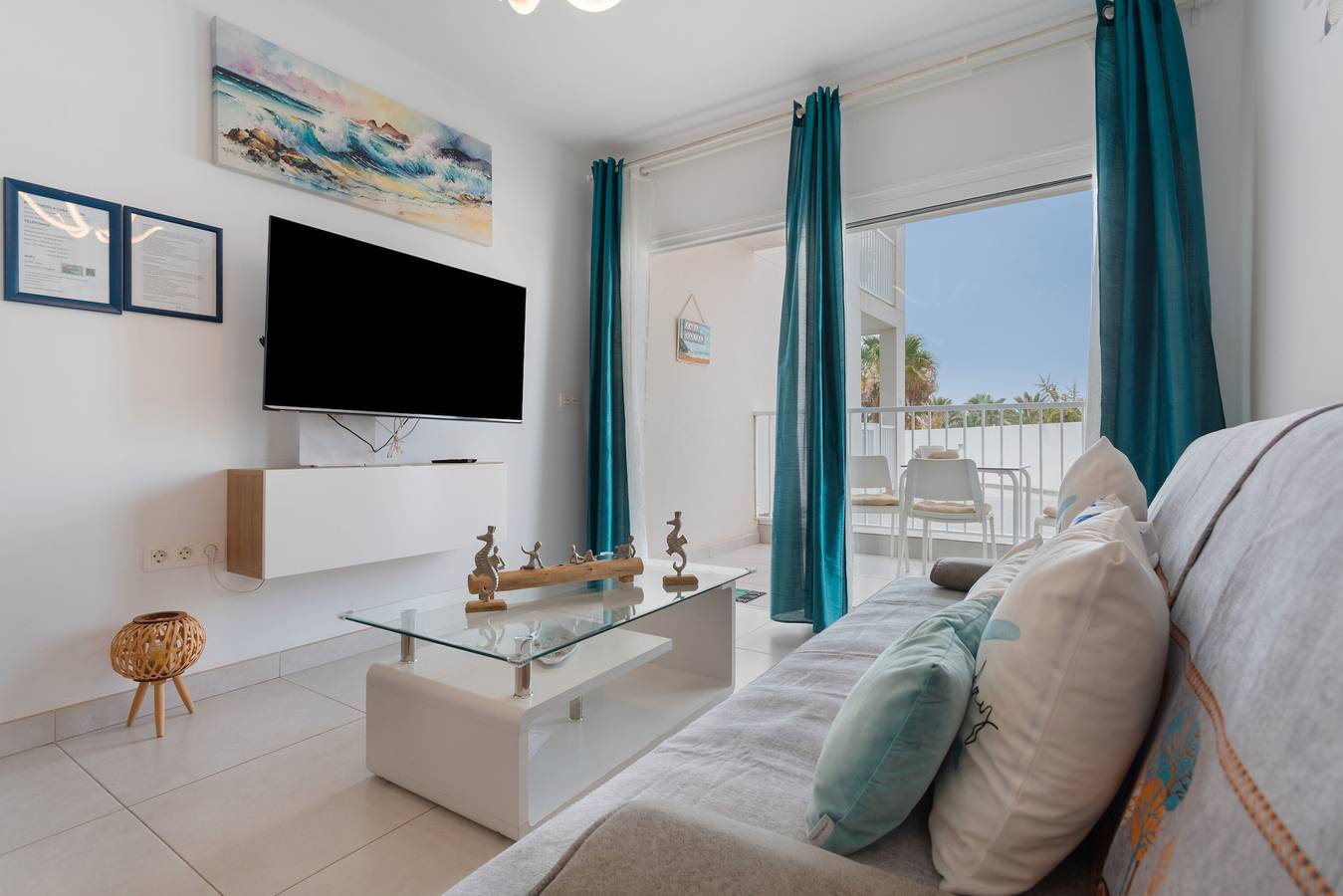 Apartamento entero, Vacaciones 'Marina' con piscina compartida, terraza privada y Wi-Fi in Costa Teguise, Teguise