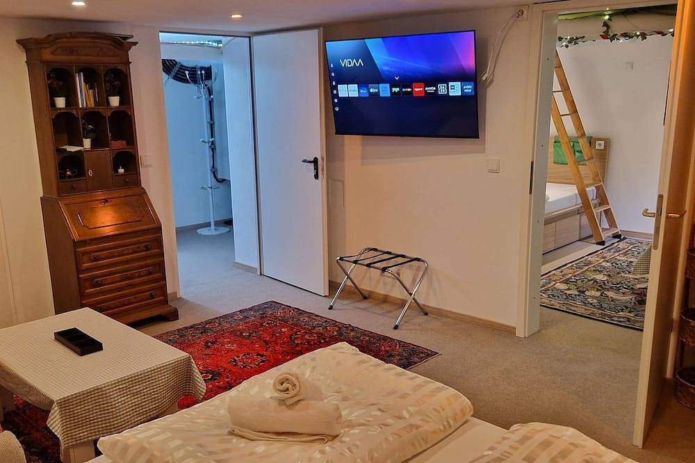 Ganze Wohnung, Kreuzberg Zentral - 7 Betten bis 11 Personen - Genial für große Gruppen in Kreuzberg Berlin, Berlin