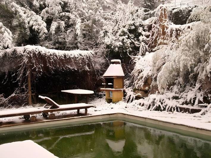 Chalet 'L'amagatall Del Montnegre' con vista montagna, Wi-Fi e aria condizionata in Vallgorguina, Provincia di Barcellona
