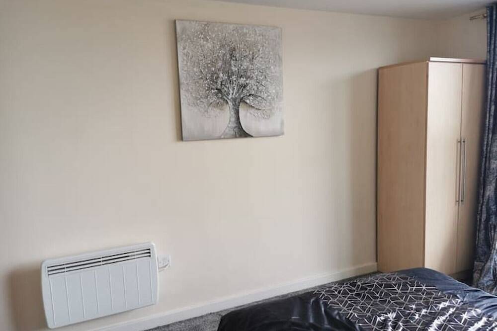 Entire apartment, Paramount city view located at heart of city in Swindon, North Wessex Downs