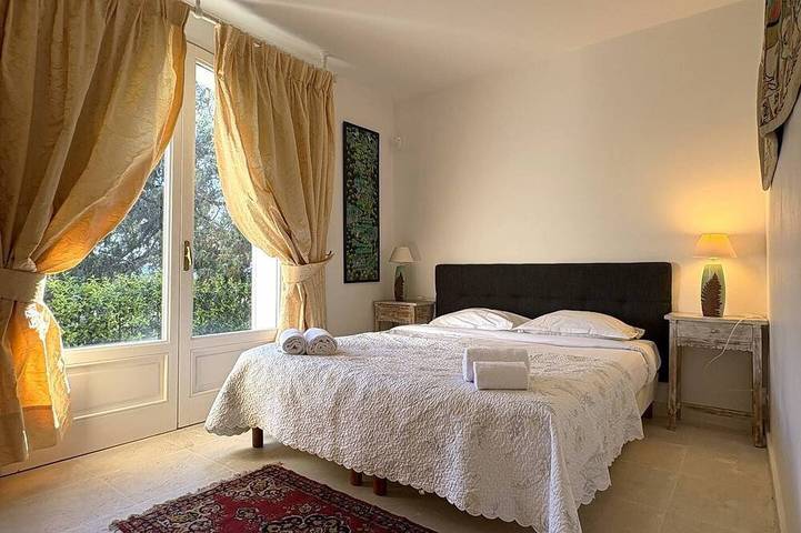 Gîte pour 4 personnes, avec terrasse dans Plage Cala Rossa - 3