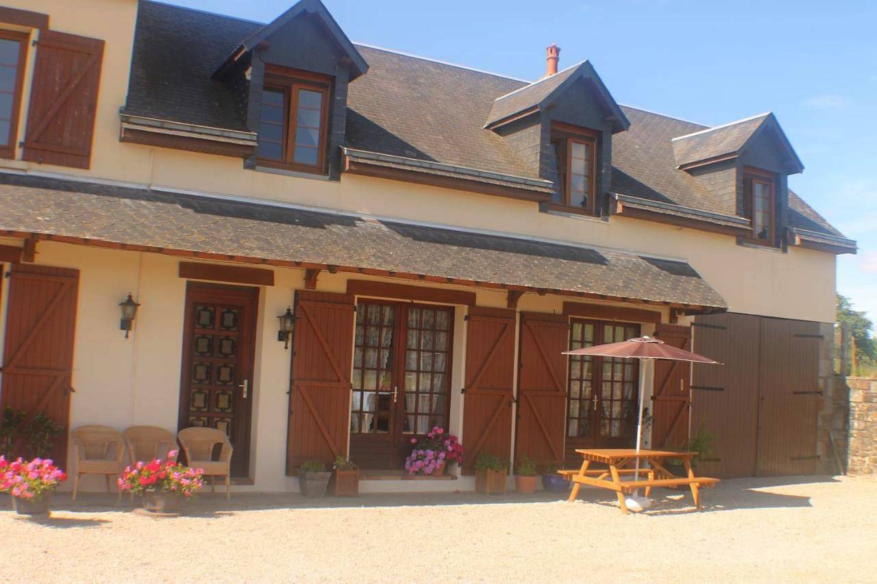 Walnut House in Saint-Germain-de-Tallevende-la-Lande-Vaumont, Région de Vire