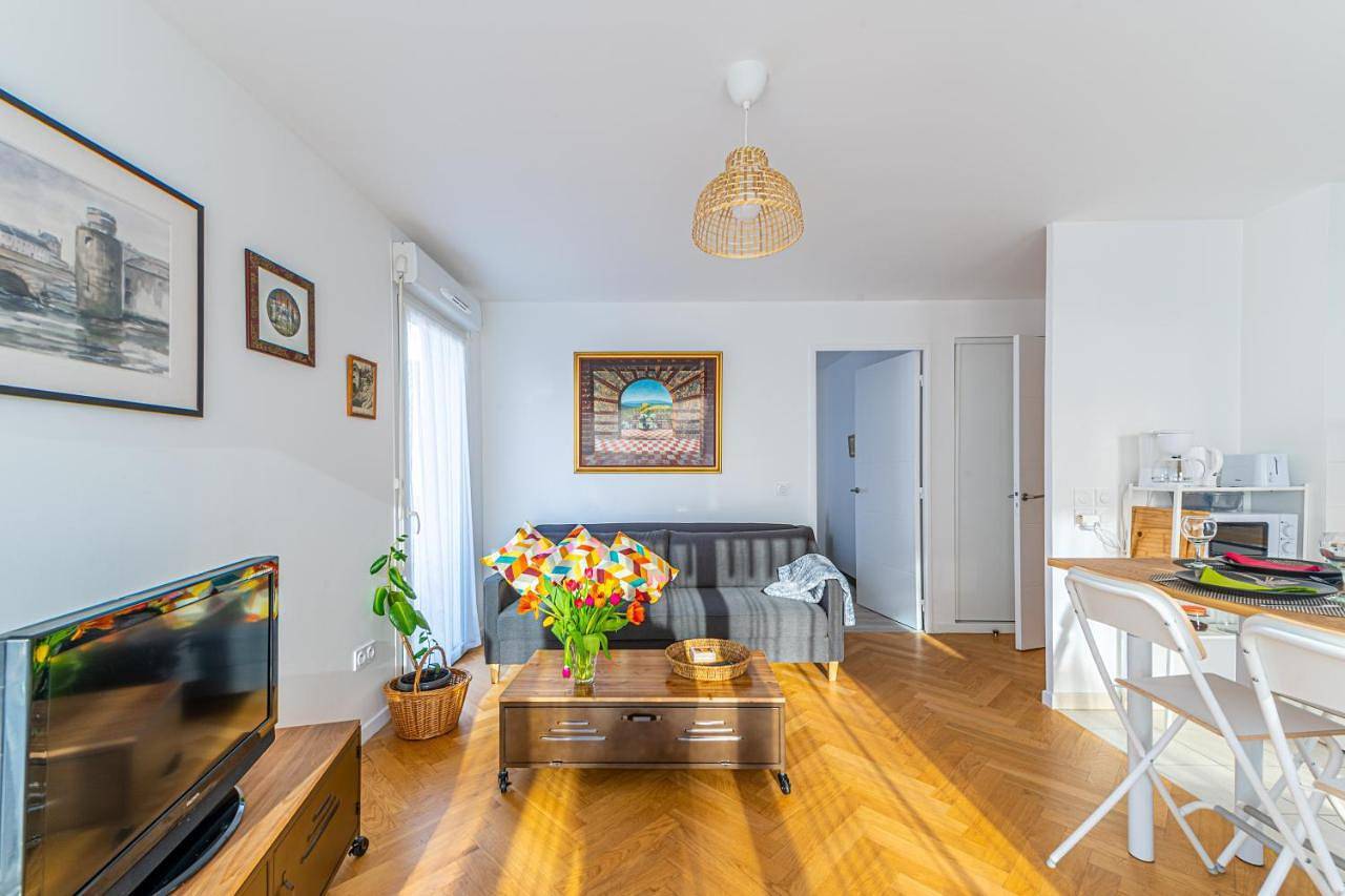 Appartement entier, Two-Bedroom Apartment in Massy, Essonne