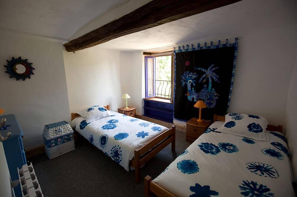 Gite Nature Sauvage. Plages 20mn, 45mn Bayeux & sites D-Day, Mt St Michel 1h15 in Cerisy-la-Salle, Région de Coutances