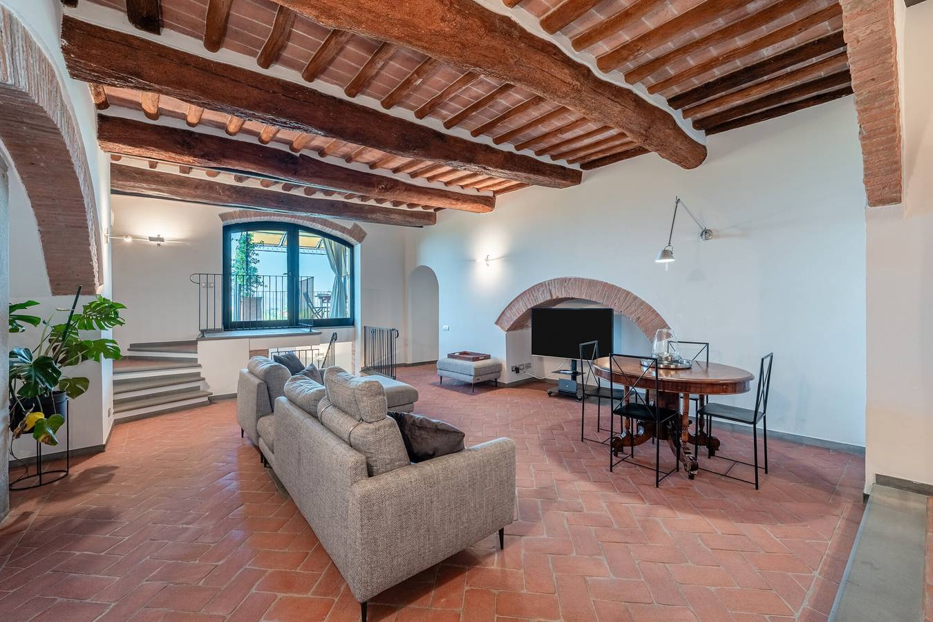 Appartement entier, Appartement 'Terrazza Su San Miniato' avec terrasse privée, Wi-Fi et climatisation in San Miniato, Province de Pise