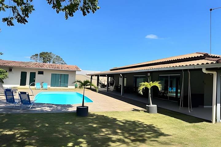 Casas e apartamentos de temporada para 20 pessoas, com piscina e jardim em Ilhéus