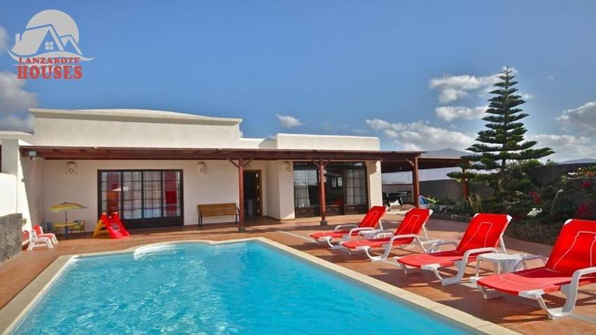 Chalet para 7 personas, con piscina además de jardín y vistas, Se admiten mascotas en Lanzarote