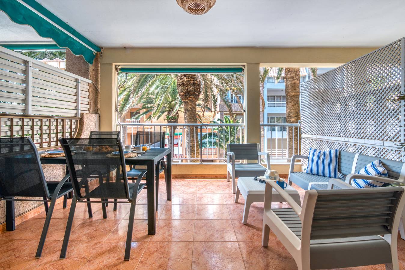 Entire apartment, Apartment 'La Terraza De Palmeres' with Sea View, Wi-Fi and Air Conditioning in Les Palmeres (Sueca), Sueca