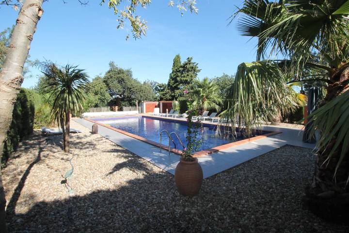 Casa de huéspedes para 6 personas, con piscina además de jardín y terraza, Se admiten mascotas - 1