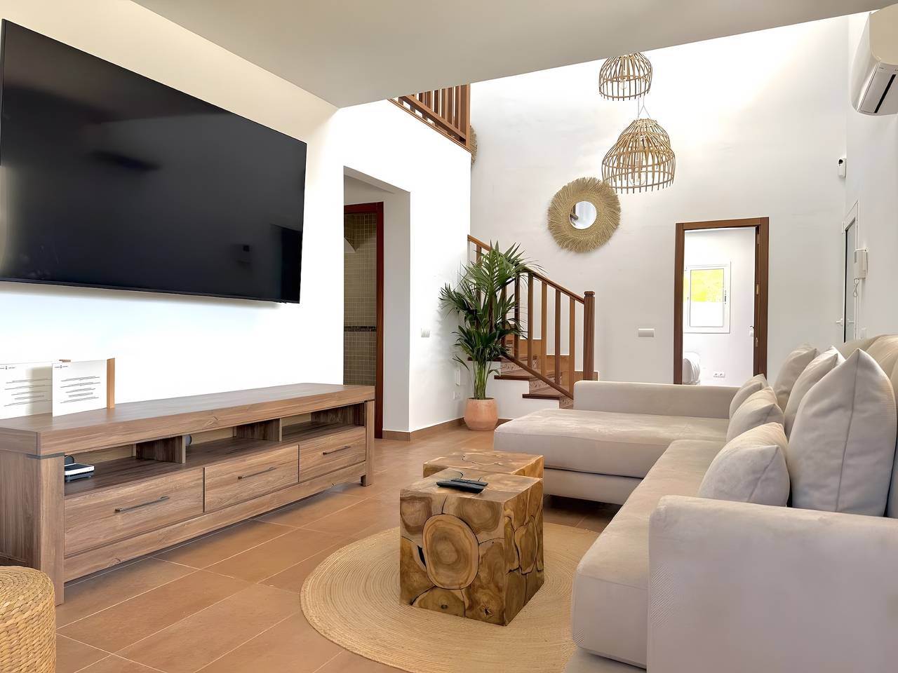 Can Alaya – Luxe Vakantievilla in Jesús, Ibiza met Uitzicht op Dalt Vila in Santa Eulària des Riu, Oost-Ibiza