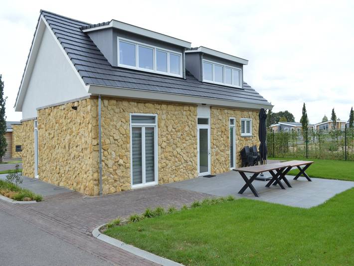 Vakantiehuis voor 12 personen, met tuin en zwembad in Bemelen
