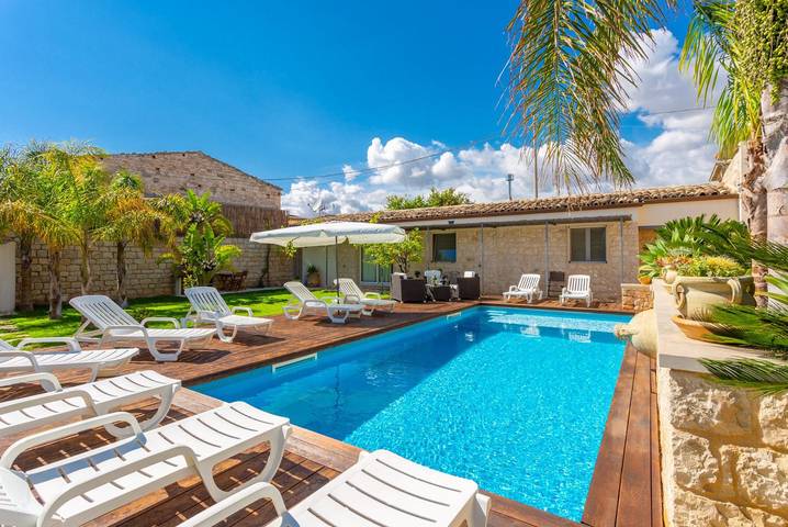 Casa vacanza per 10 persone, con Vista oceano e Terrazza nonché Giardino a Scicli