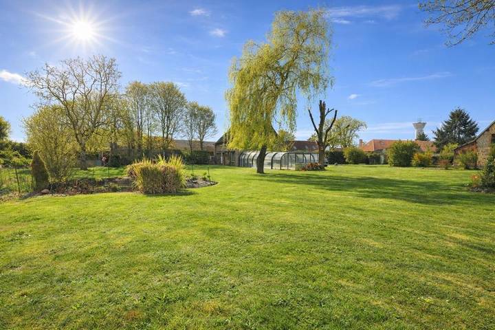 Location de vacances pour 8 personnes, avec Jacuzzi et Terrasse ainsi que Jardin et Piscine dans Saint-Christophe-sur-Avre