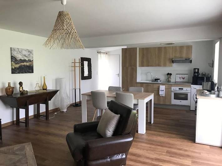 Location de vacances pour 4 personnes, avec terrasse ainsi que jardin et piscine, animaux acceptés à Saint-Savinien - 3