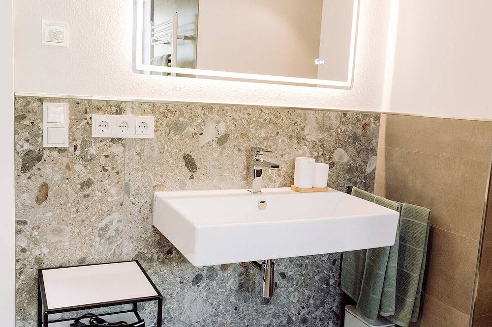 Ganze Wohnung, Ferienwohnung 3 Weitblick im 2. Obergeschoss mit Balkon in Riedering, Chiemgauer Alpen