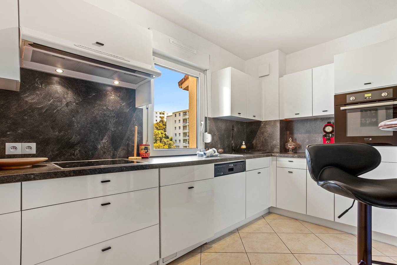 Entire apartment, Apartment Oasis Des Archers with shared pool, Wi-Fi and air conditioning in Saint-Raphaël, Mediterranean Coast (France)