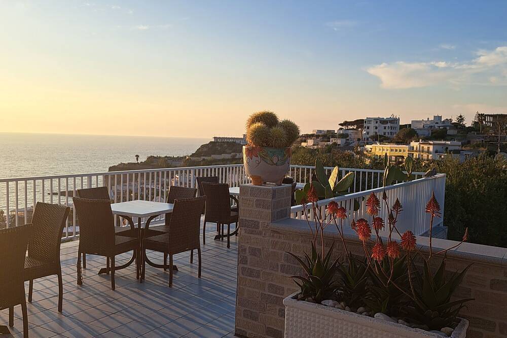 Bachelorette party with a 360-degree panoramic toast (up to 40 people). in Forio, Ischia