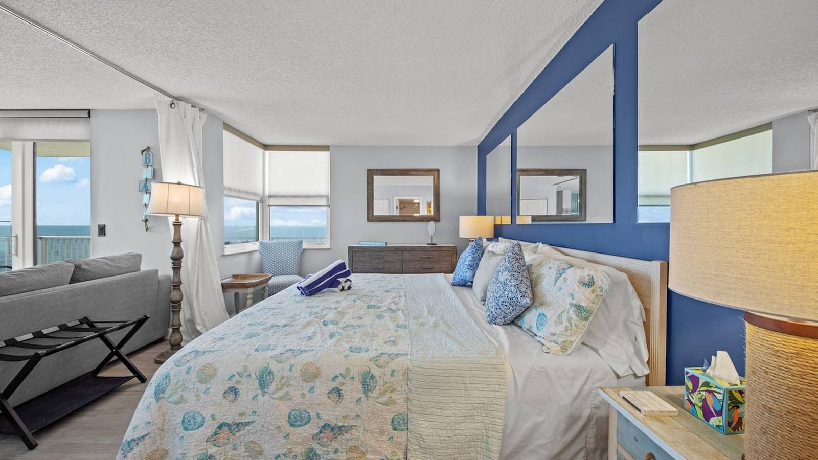 Ganze Wohnung, Oceanfront Views + Balcony Sunsets Bikes Included in Fort Myers Beach, Estero Island