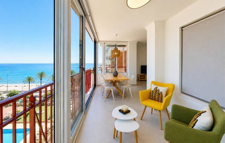 Apartamento vacacional entero, Escapada a la costa: apartamento de 2 dormitorios con piscina y wifi, cerca de Playa del Serradal in Benicasim, Costa del Azahar