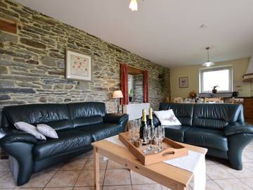 Gîte pour 6 personnes, avec jardin et terrasse, adapté aux familles à Bastogne