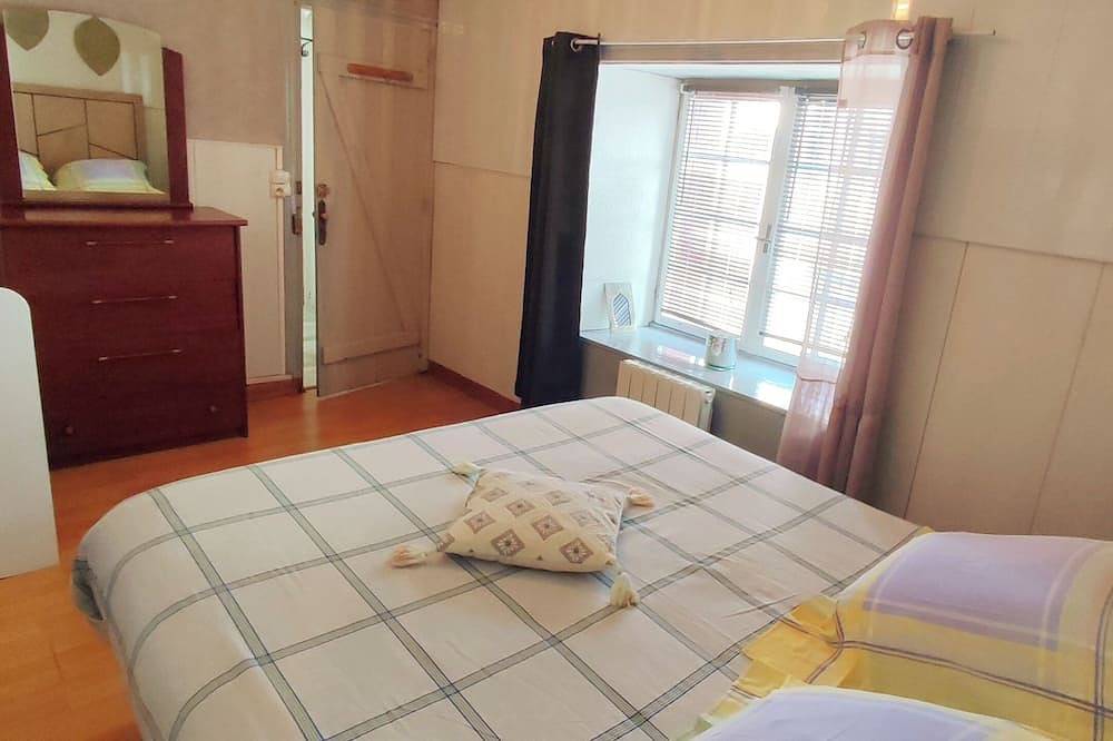 Single-storey house, typical of Brittany,. animals accepted. in Paimpol, Côte de Goëlo