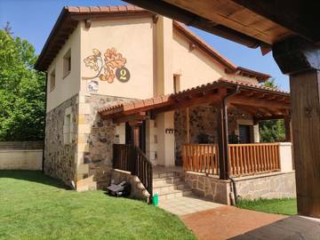 Casa rural para 12 personas, con piscina y vistas al lago además de vistas y jardín, Se admiten mascotas en El Valle (Soria)