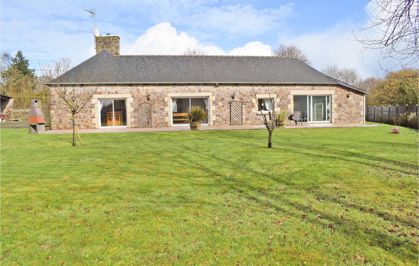 Apt de 180m2 avec piscine, jardin et parking - 1km de Pléhédel in Pléhédel, Côte de Goëlo