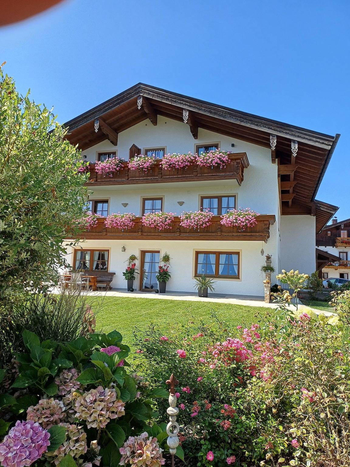 Gästehaus Stephan - Doppelzimmer Fichte, mit Ostbalkon ca. 21 qm in Rottau, Grassau