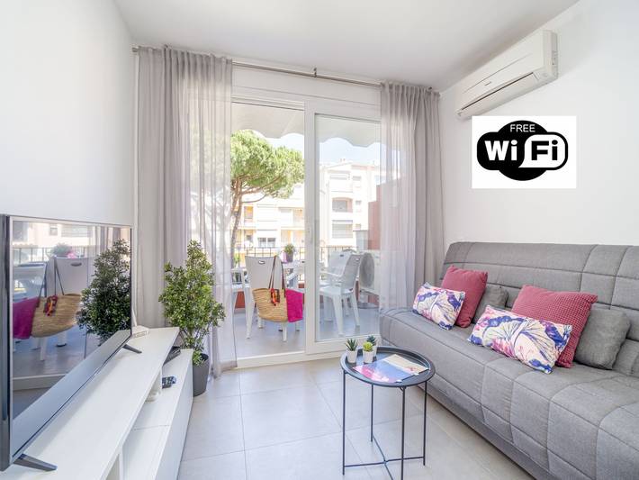 Ferienwohnung für 5 Personen, mit Terrasse und Pool, kinderfreundlich in Empuriabrava