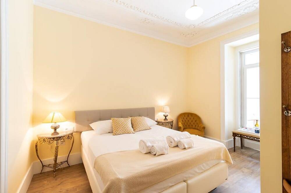Guesthouse - Double Room with Private Bathroom (Room 5 Archangel) in Graça, São Vicente (Lissabon)