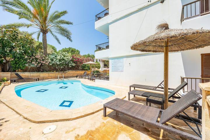 Apartment for 6 people, with garden and balcony in Cala Ferrera