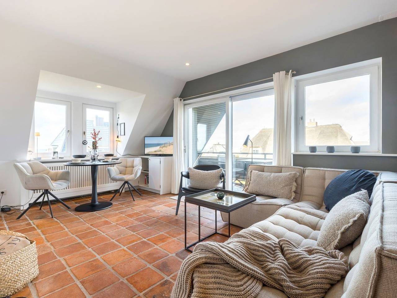 Ganze Ferienwohnung, Dünenhöppler - 2-Raum Appartement im Og/Dg, ca. 59m² Nutzfläche, Nichtraucher, keine Haustiere in Wenningstedt, Sylt