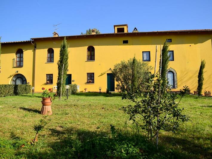 Agriturismo per 4 persone, con Terrazza e Giardino nonché Piscina a Vinci