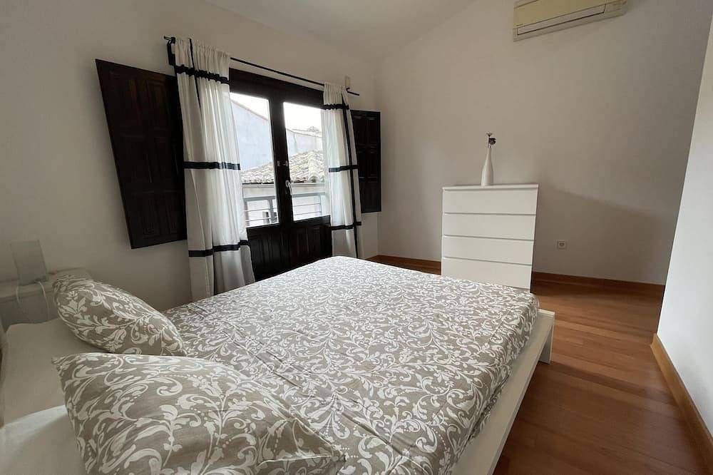 Entire apartment, Azabache - Toledo Center with Swimming Pool in Toledo, Toledo Province