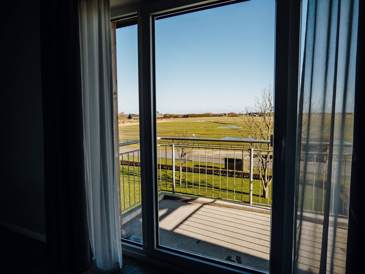Hotel Nordsee Lodge - Doppelzimmer mit Balkon in Pellworm, Nordfriesland