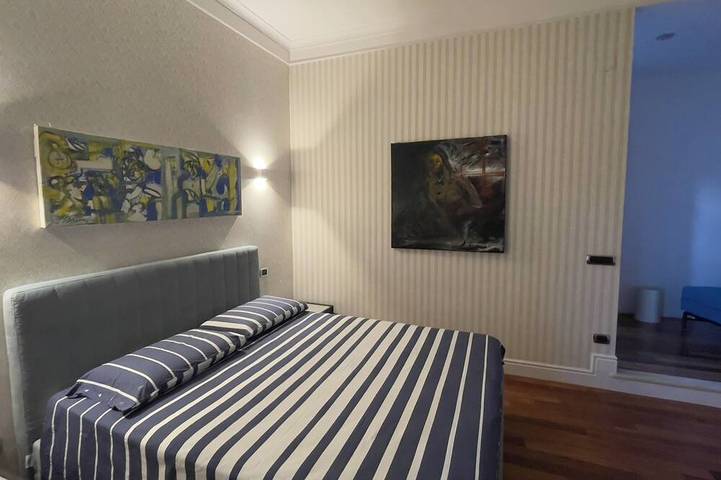Comfortable stay in city center, stores, pedestrian island restaurants and bars. in Avellino, Avellino Provinz