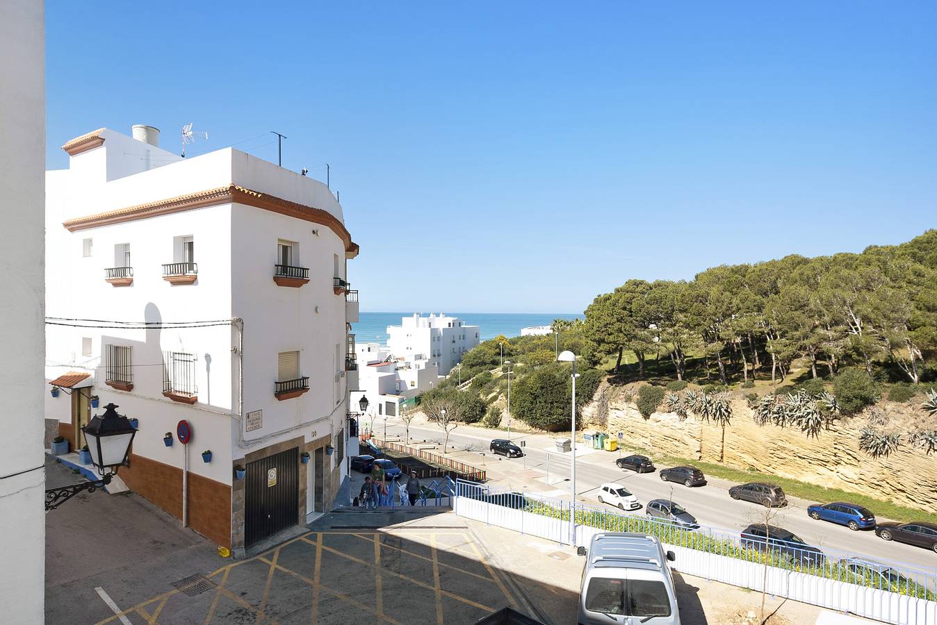 Apartamento entero, Apartamento 'Celeste' con vistas al mar, terraza compartida y Wi-Fi in Conil de la Frontera, Costa de la Luz