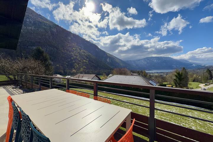 Chalet pour 10 personnes, avec jardin ainsi que vue sur le lac et balcon, adapté aux familles - 1