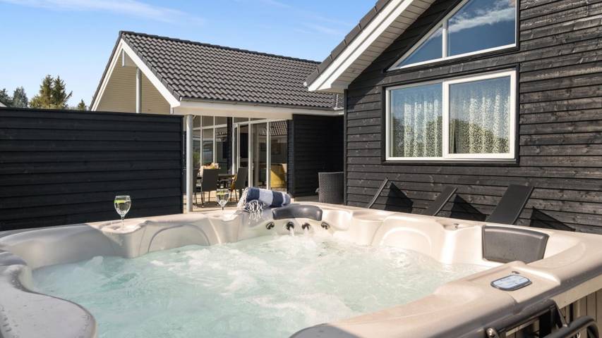 Ferienhaus für 18 Personen, mit Terrasse und Garten sowie Sauna in Hostrup Strand - 3