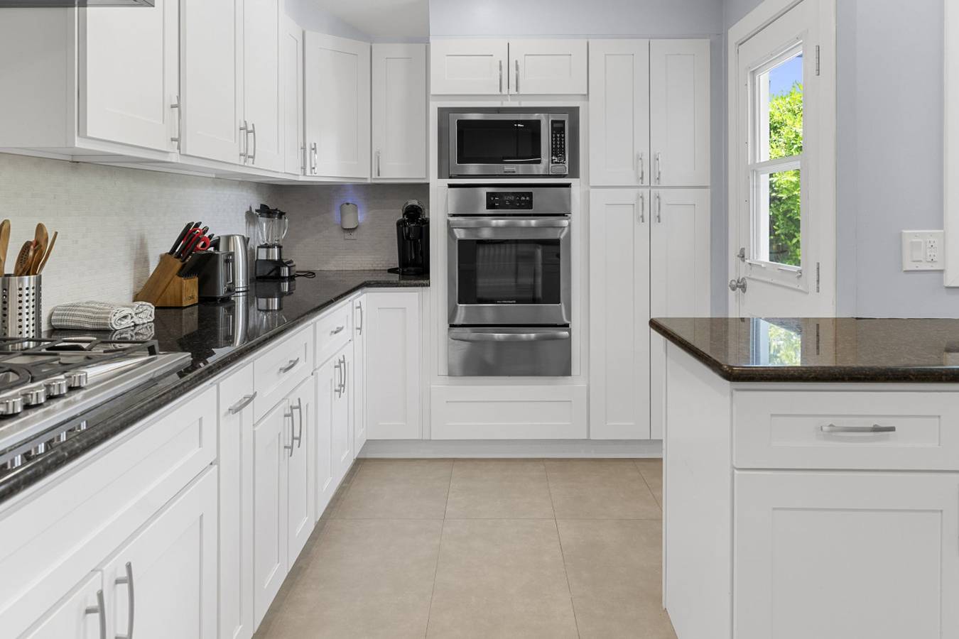 Upscale & Upgraded Beautiful Spacious 3Br *House* in Encino, Fully Renovated with Garage & Very Large Fenced Yard/Patio At End Of Cul-De-Sac p84 in Los Angeles, San Fernando Valley