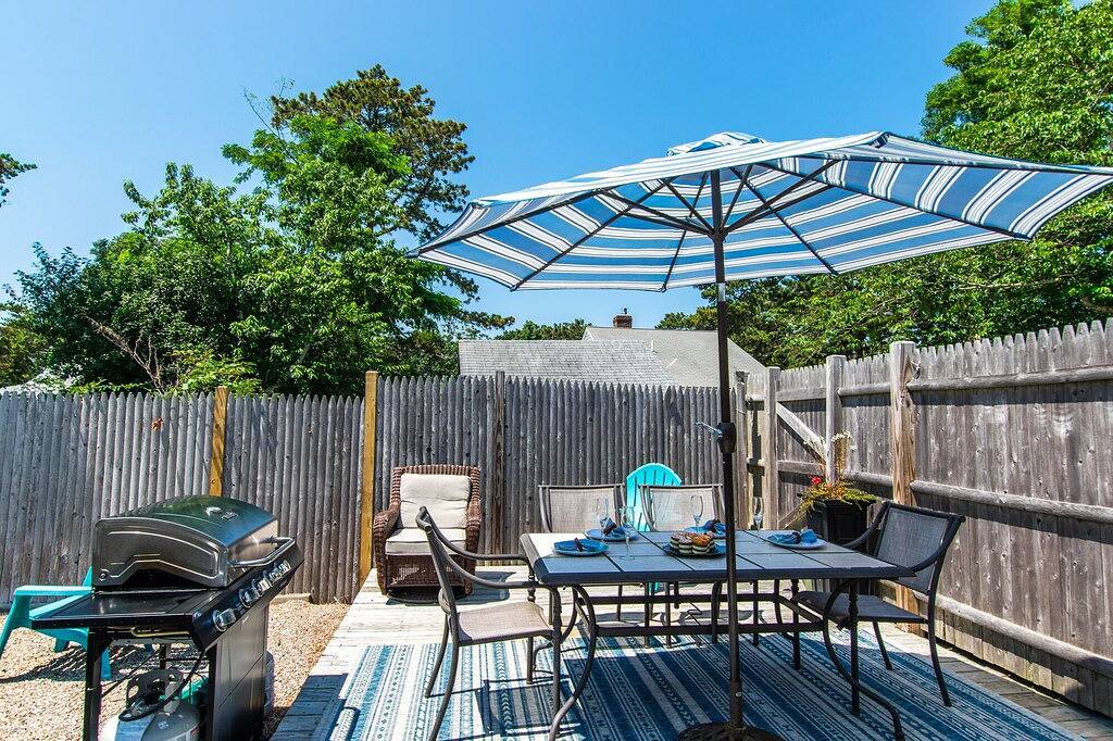 Ganze Wohnung, # 906: Kürzlich aktualisiert, Minuten zu Strand und Stadt, großartiger Außenraum! in Dennis Port, Dennis