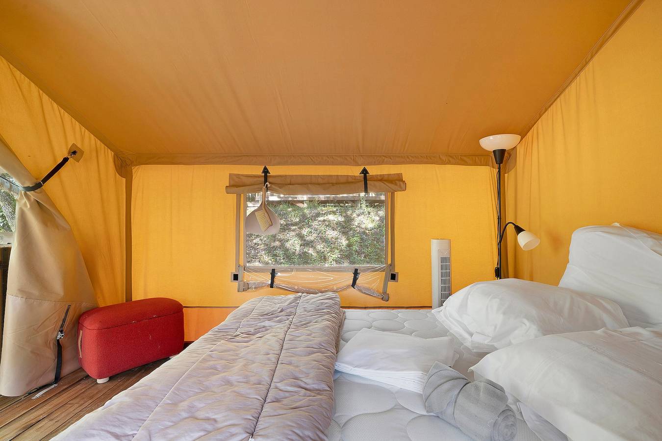 Glamping « Tente Safari Luxe» avec piscine partagée in Calviac-en-Périgord, Périgord Noir
