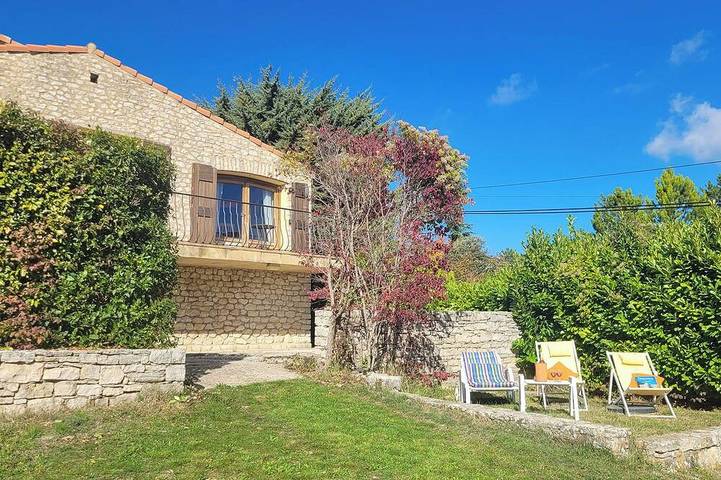 Location de vacances pour 8 personnes, avec balcon et jardin, animaux acceptés à Vachères