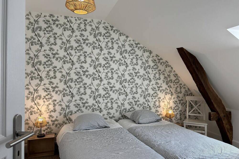 Entire apartment, Historic Duplex Apartment in the Heart of Moulins - Modern Comfort and Character in Moulins, Allier