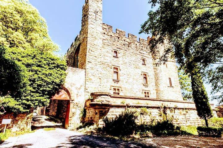 Gîte pour 6 personnes, avec vue et jardin, adapté aux familles à Castelnau-Valence