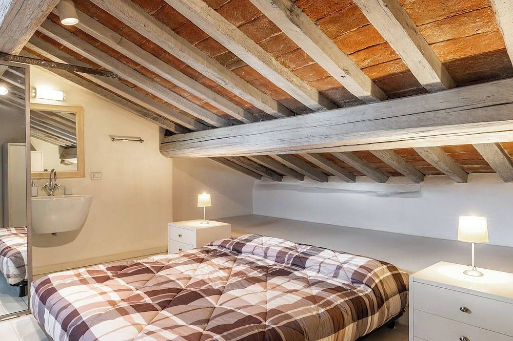 Entire apartment, Luxury Loft: Historic Center in Modena, Modena Province